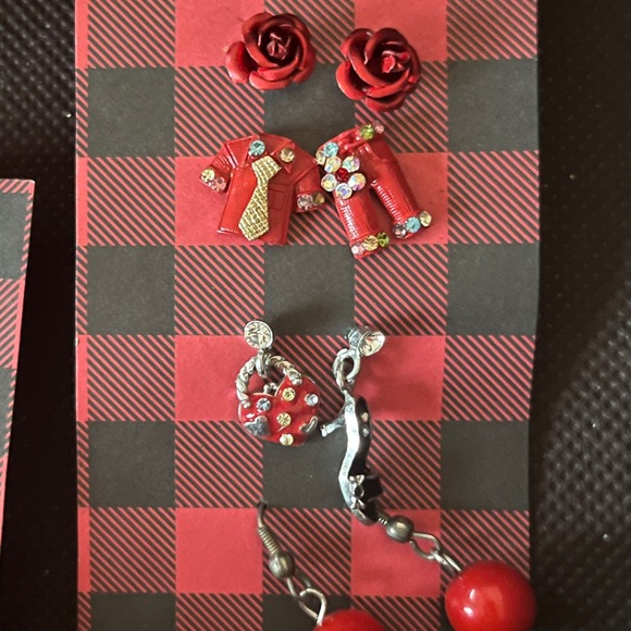 Claire’s Assorted Summer Stud Earrings - Picture 4 of 4